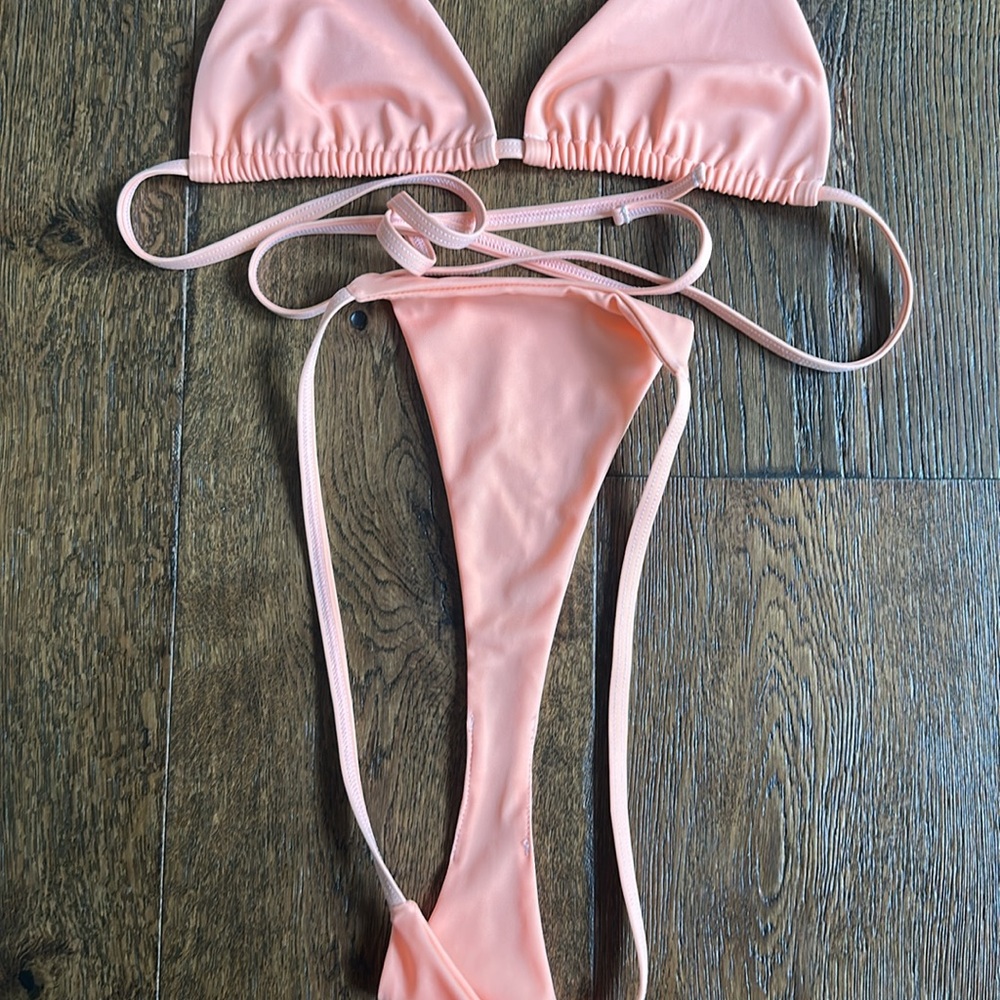 Kristen Lonie Bikini - Picture 5 of 8